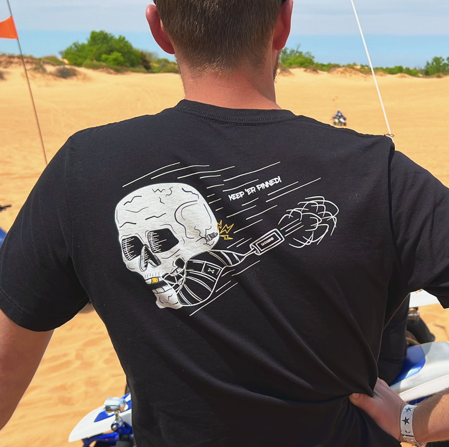 KEEP 'ER PINNED TEE